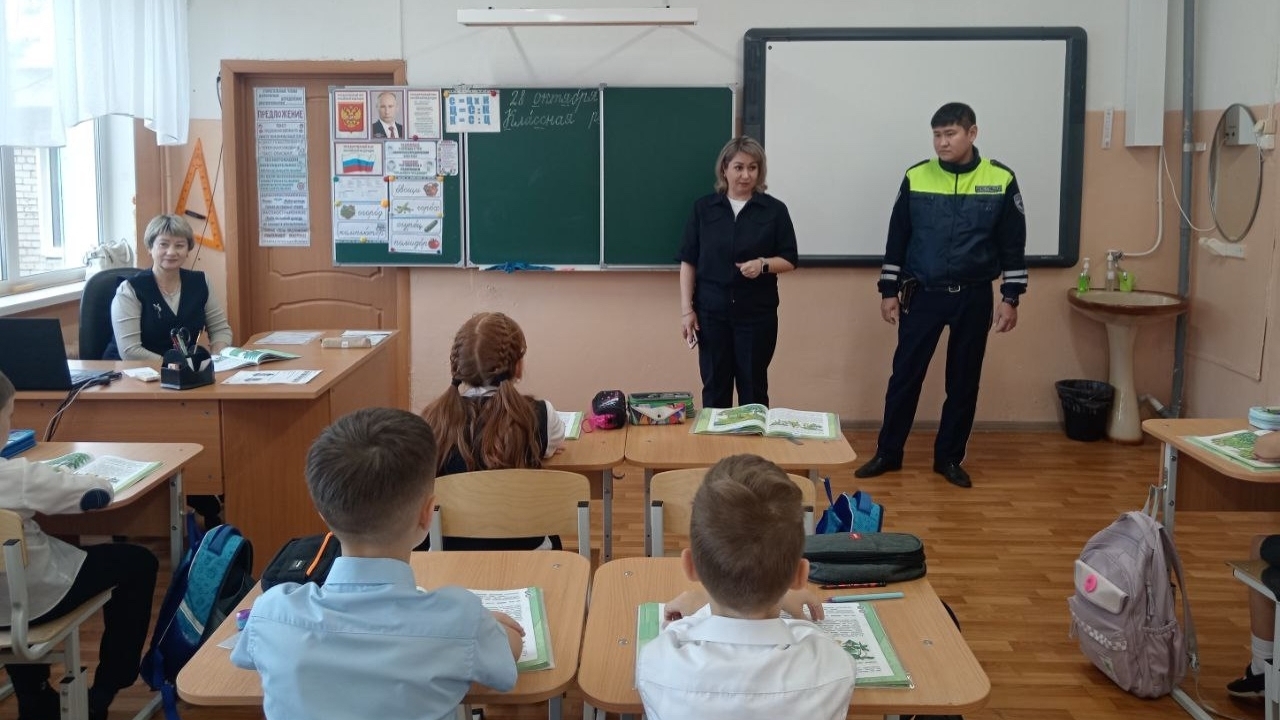 В рамках оперативно-профилактического мероприятия «Подросток» и акции «Каникулы без опасности» сегодня нашу школу посетили гости.